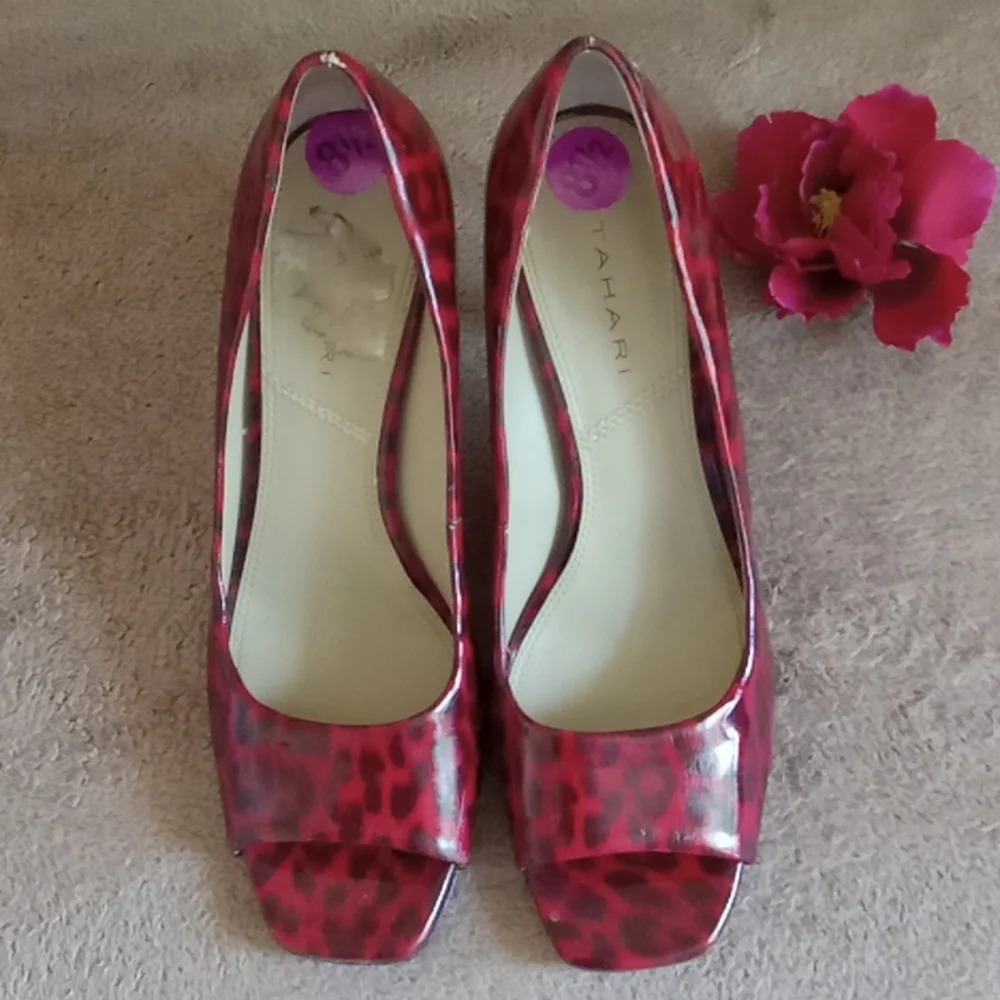 TAHARI | Red Black Patent Heel - Picture 3 of 10